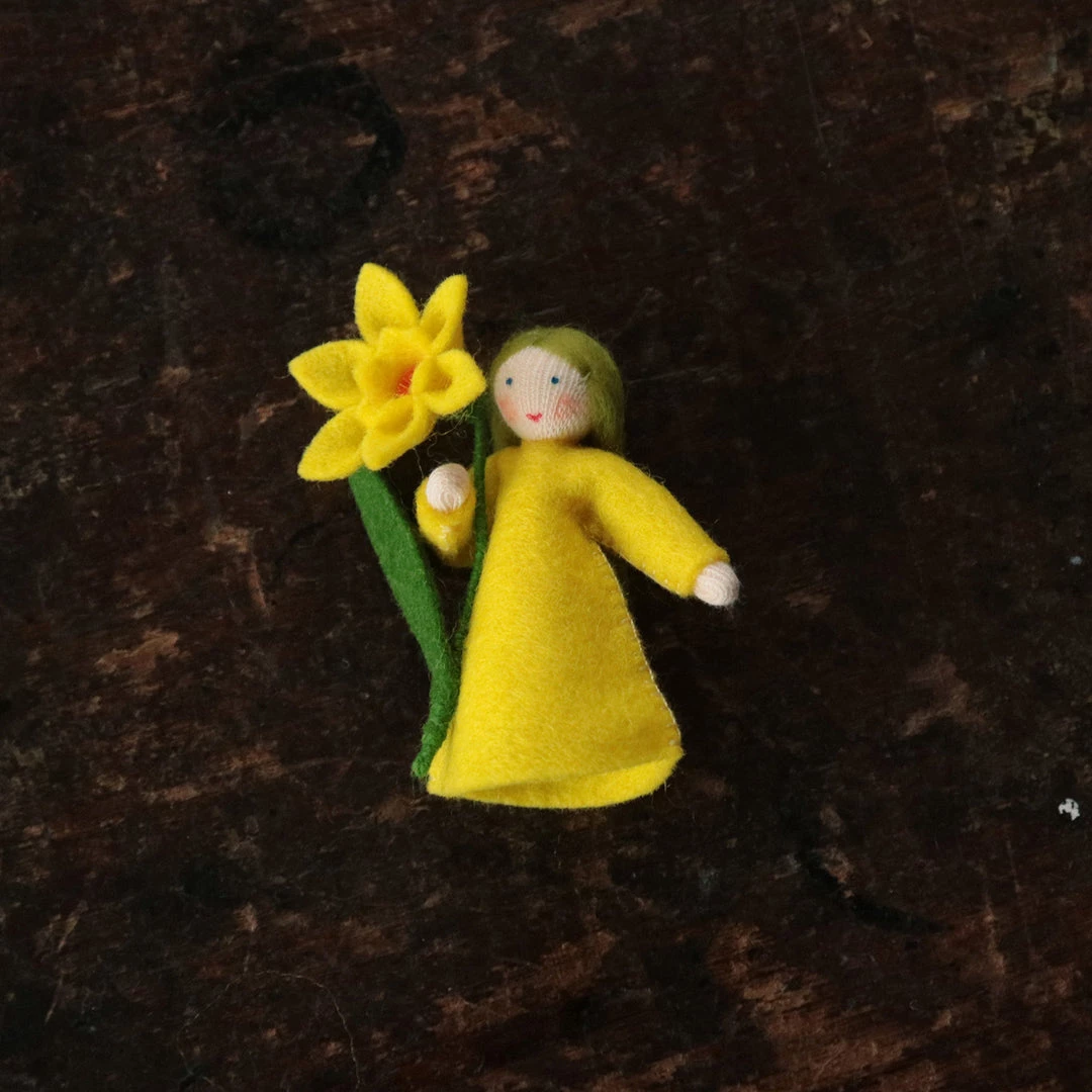 Fairies Toys Handmade Wool Fairy Holding Flower - Daffodil - White 4 Fairies Toys Handmade Wool Fairy Holding Flower - Daffodil - White