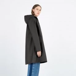 Stutterheim Women's Classic Mosebacke Raincoat - Black