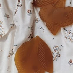 Konges Sløjd Natural Rubber Flat Fruit Teether - Cherry