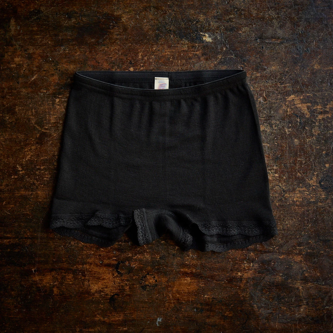 Engel Adults Women's Organic Merino Wool & Silk Boxer Shorts With Lace - Black 4 Engel Adults Women's Organic Merino Wool & Silk Boxer Shorts With Lace - Black