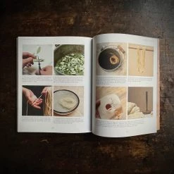 Books Books & More Kathryn Davey - Natural Dyeing 7 Books Books & More Kathryn Davey - Natural Dyeing