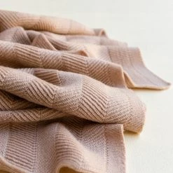 Hvid Merino Wool Freddie Blanket/Swaddle - Rose 12 Hvid Merino Wool Freddie Blanket/Swaddle - Rose