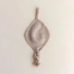 Hvid Merino Wool Titi Soother Holder - Sand 11 Hvid Merino Wool Titi Soother Holder - Sand