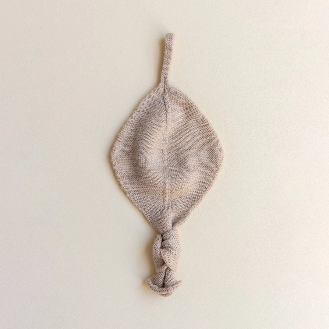 Hvid Merino Wool Titi Soother Holder - Sand 6 Hvid Merino Wool Titi Soother Holder - Sand