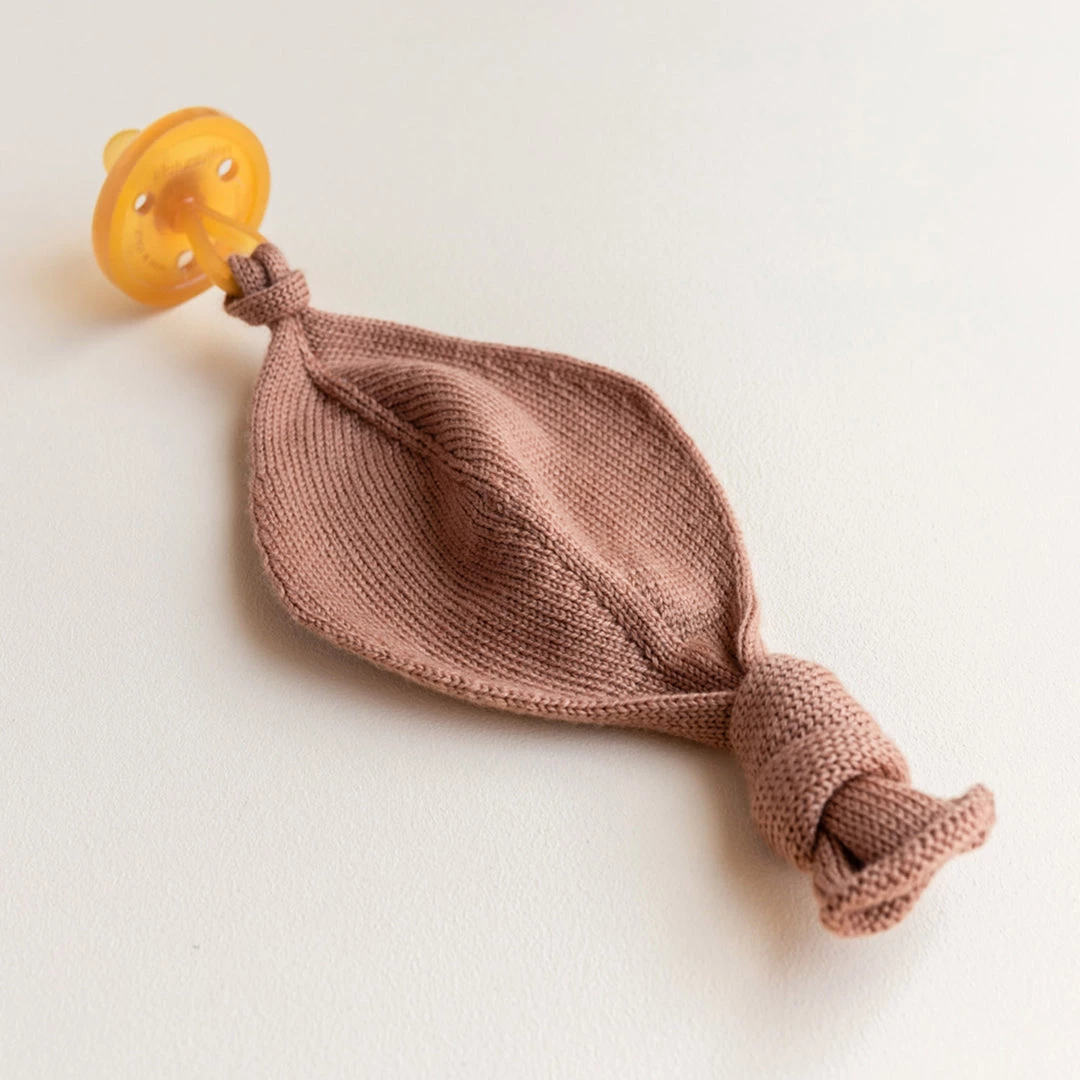 Hvid Merino Wool Titi Soother Holder - Terracotta Home & Baby Care 5 Hvid Merino Wool Titi Soother Holder - Terracotta Home & Baby Care