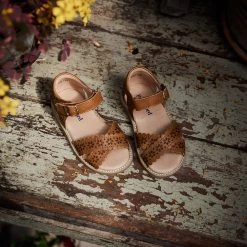 Petit Nord Crossover Scallop Windmill Sandals - Cognac