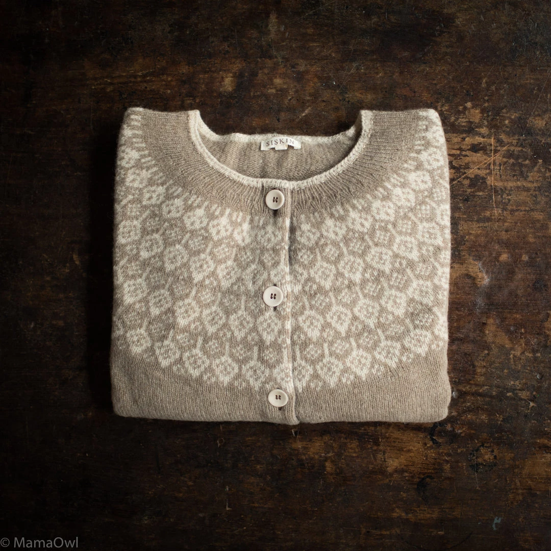 SISKIN Adults Women's Superfine Lambswool Autumn Cardigan - Feather 4 SISKIN Adults Women's Superfine Lambswool Autumn Cardigan - Feather