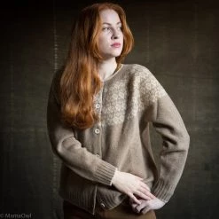 SISKIN Adults Women's Superfine Lambswool Autumn Cardigan - Feather 7 SISKIN Adults Women's Superfine Lambswool Autumn Cardigan - Feather