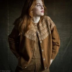 SISKIN Women's Superfine Lambswool Autumn Cardigan - Umber